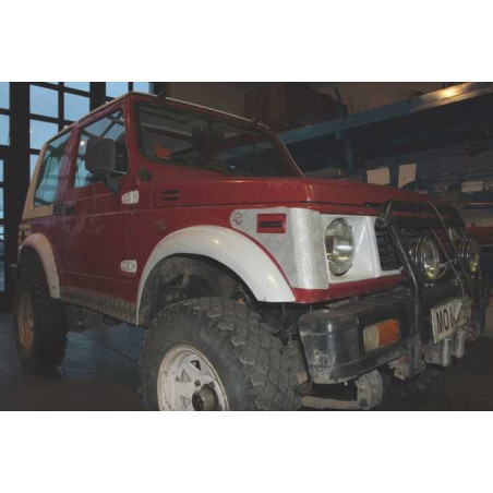 Front corner guard fitted to the wing of a Suzuki SJ